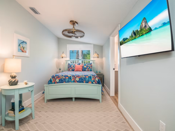 Luxurious 4-Bedroom Waterfront Villa in Holmes Beach